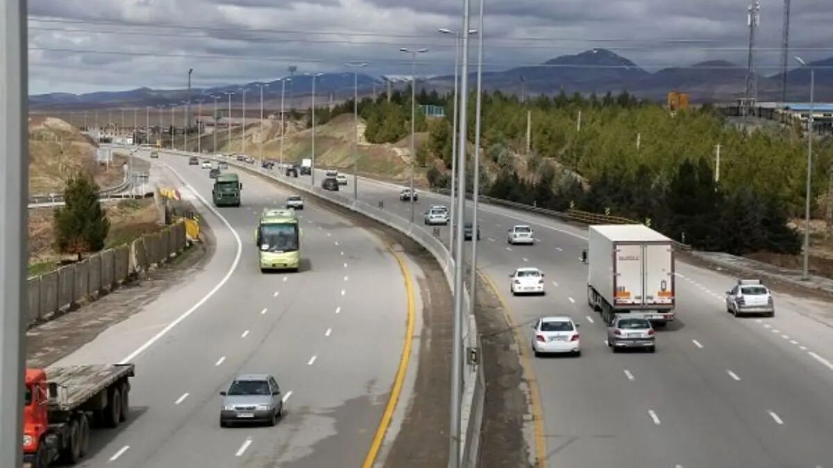 تردد روان در محورهای شمالی و پایانههای مرزی اربعین تردد روان در محورهای شمالی و پایانههای مرزی اربعین